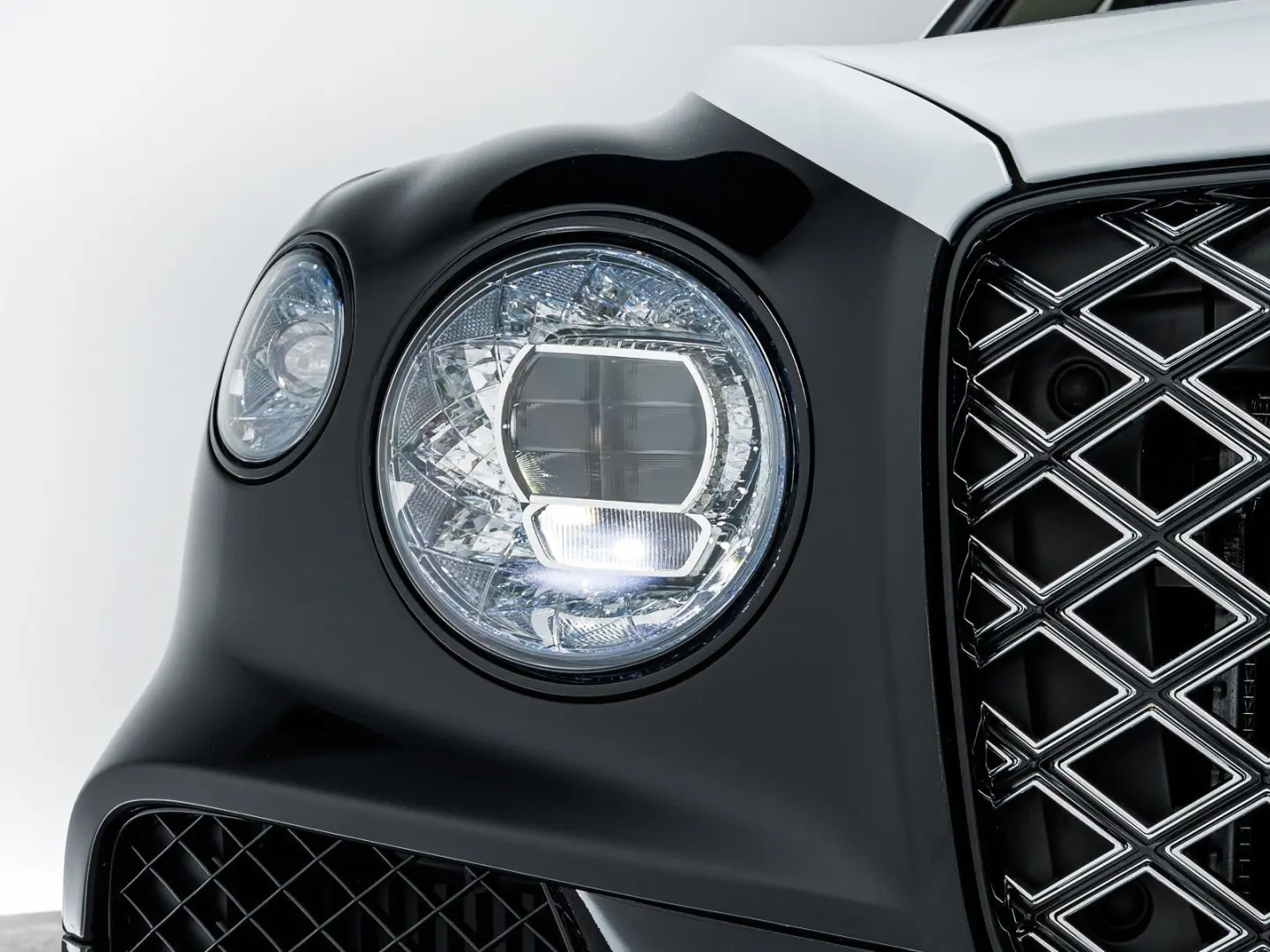 Bentley Bentayga EWB Mulliner V8