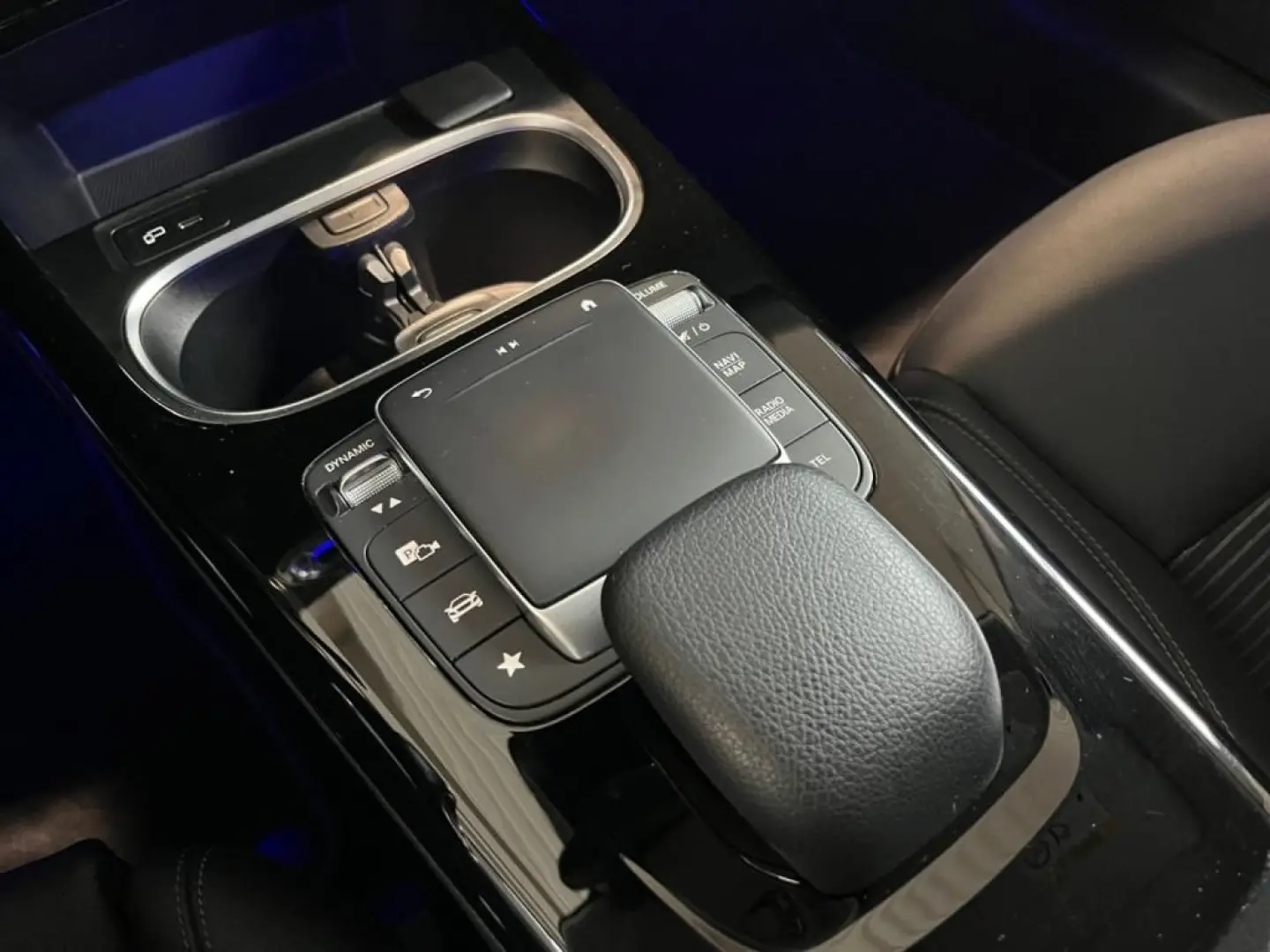 A 180 d Limousine Progressive  MBUX Navi STH PDC