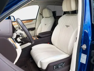 BENTLEY Bentayga V8
