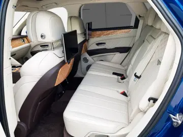 BENTLEY Bentayga V8