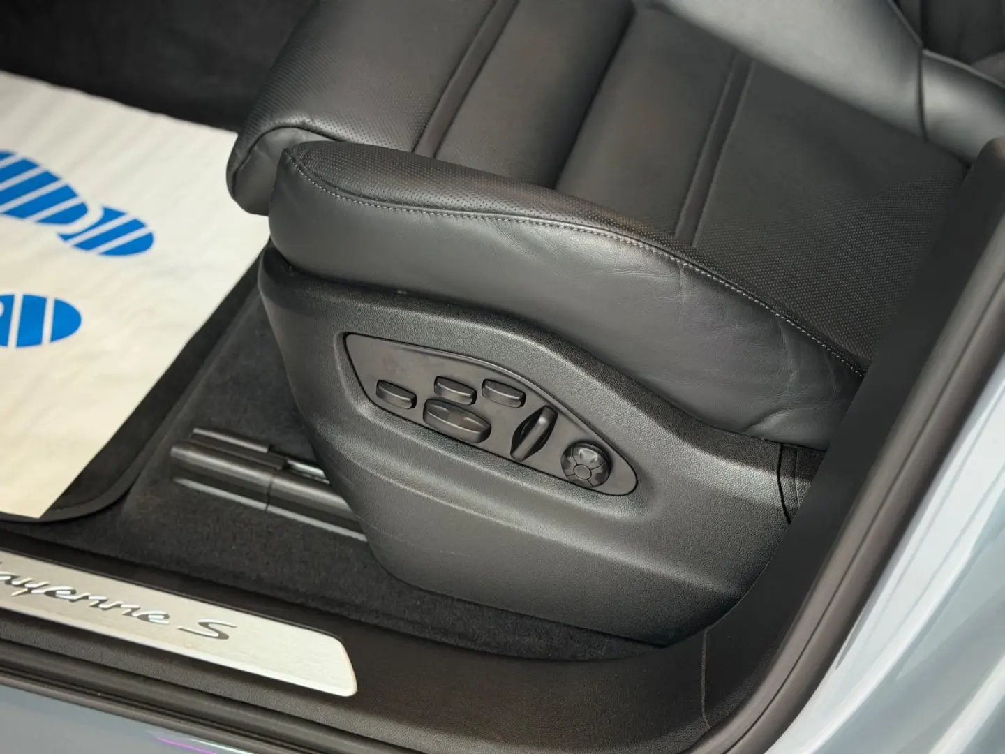 Cayenne Coupe S HUD Carbon DVD Fond