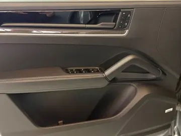 Cayenne Coupe S HUD Carbon DVD Fond