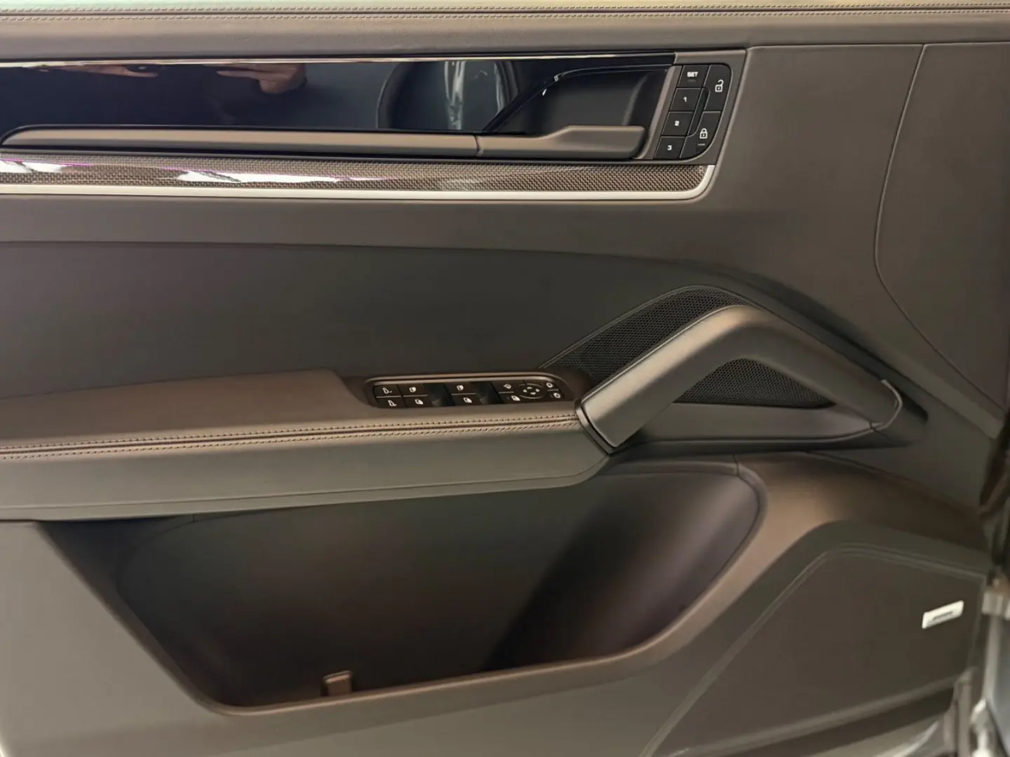 Cayenne Coupe S HUD Carbon DVD Fond