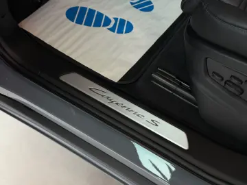 Cayenne Coupe S HUD Carbon DVD Fond