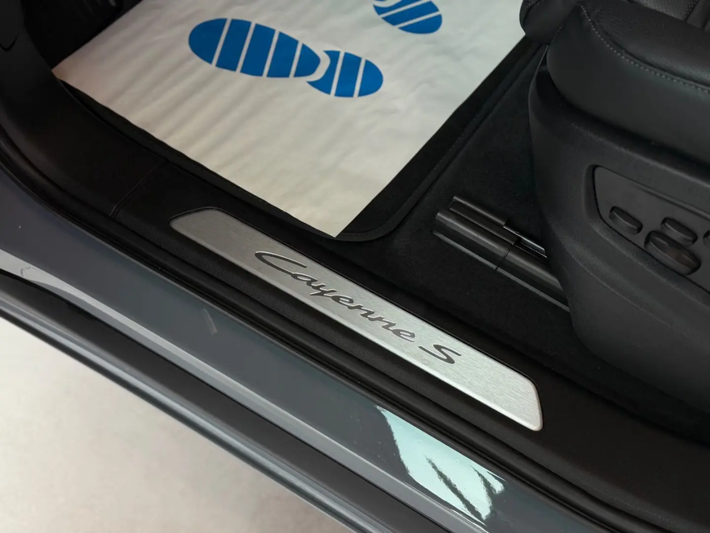 Cayenne Coupe S HUD Carbon DVD Fond