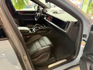 Cayenne Coupe S HUD Carbon DVD Fond