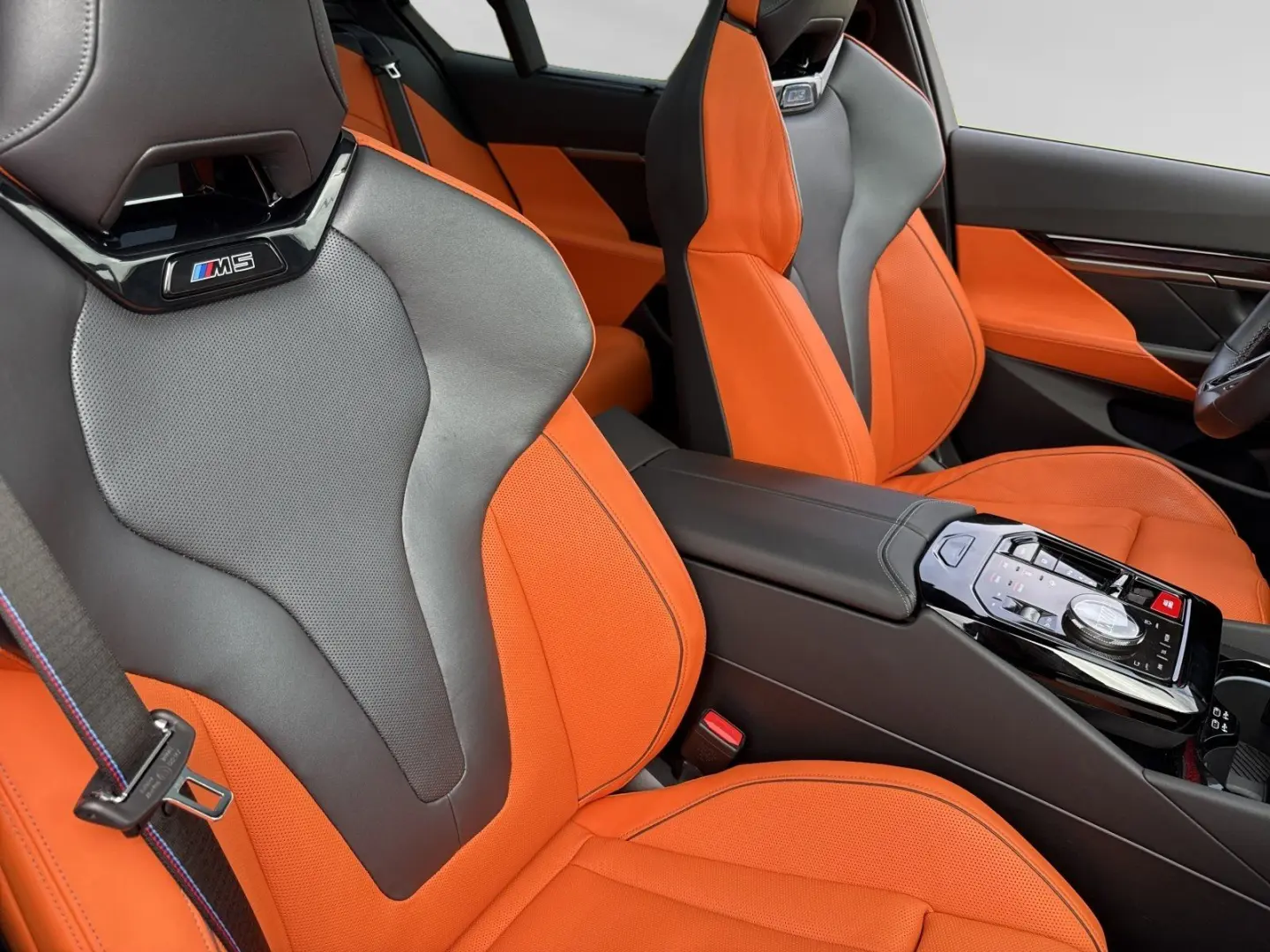 M5 Limousine MDriverPack. Carbon AHK B&W DA-Prof