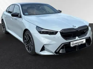 M5 Limousine MDriverPack. Carbon AHK B&W DA-Prof