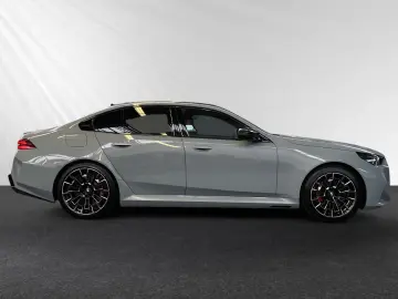 M5 Limousine M DriversPackage AHK Bowers&Wilkins