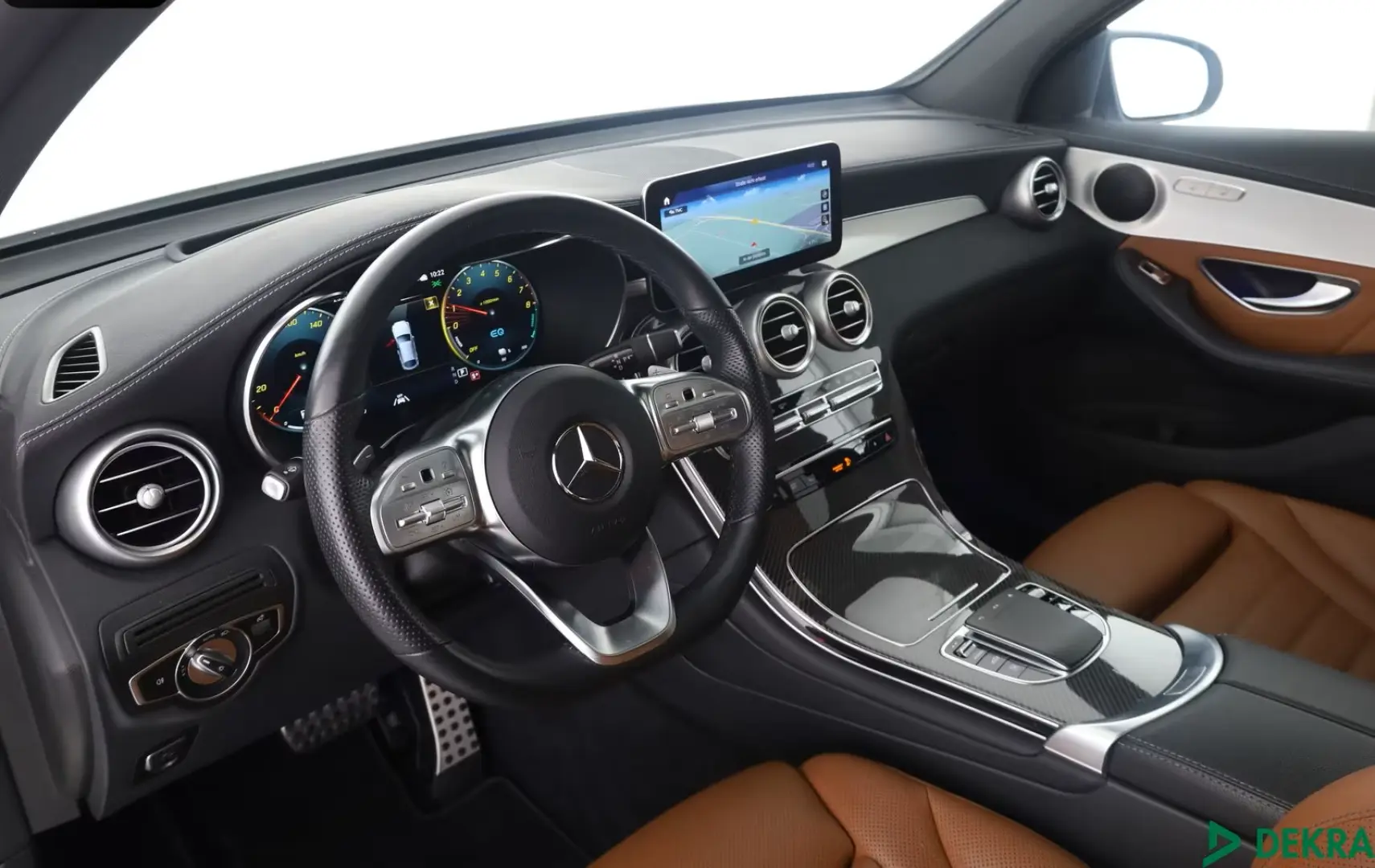 Mercedes-Benz GLC 300 e 4M AMG NIGHT AIRMATIC