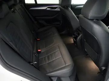 X4 xDrive 20i Advantage Leder Navi Kamera SH LED