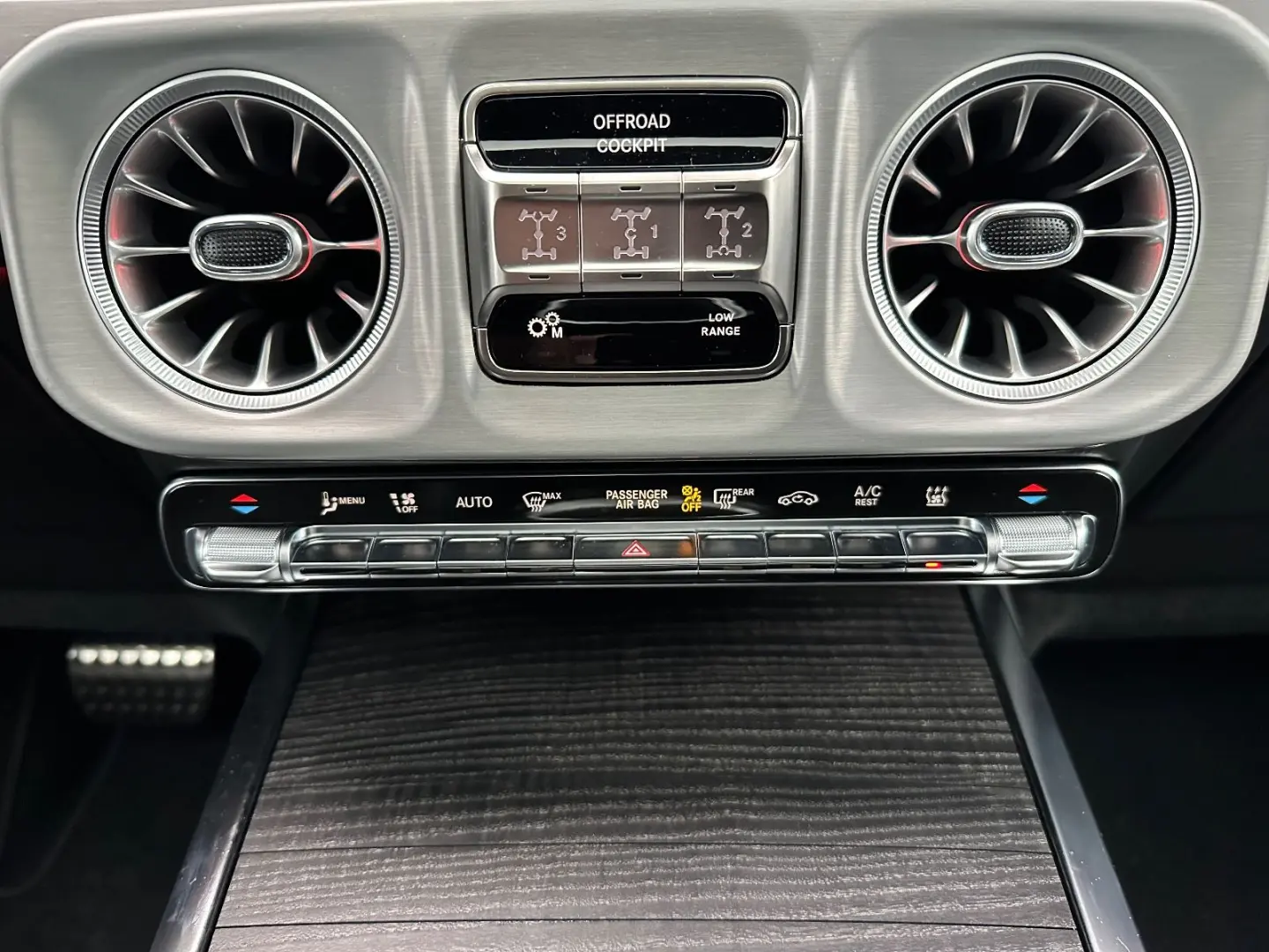 MERCEDES BENZ G 450d AMG LINE