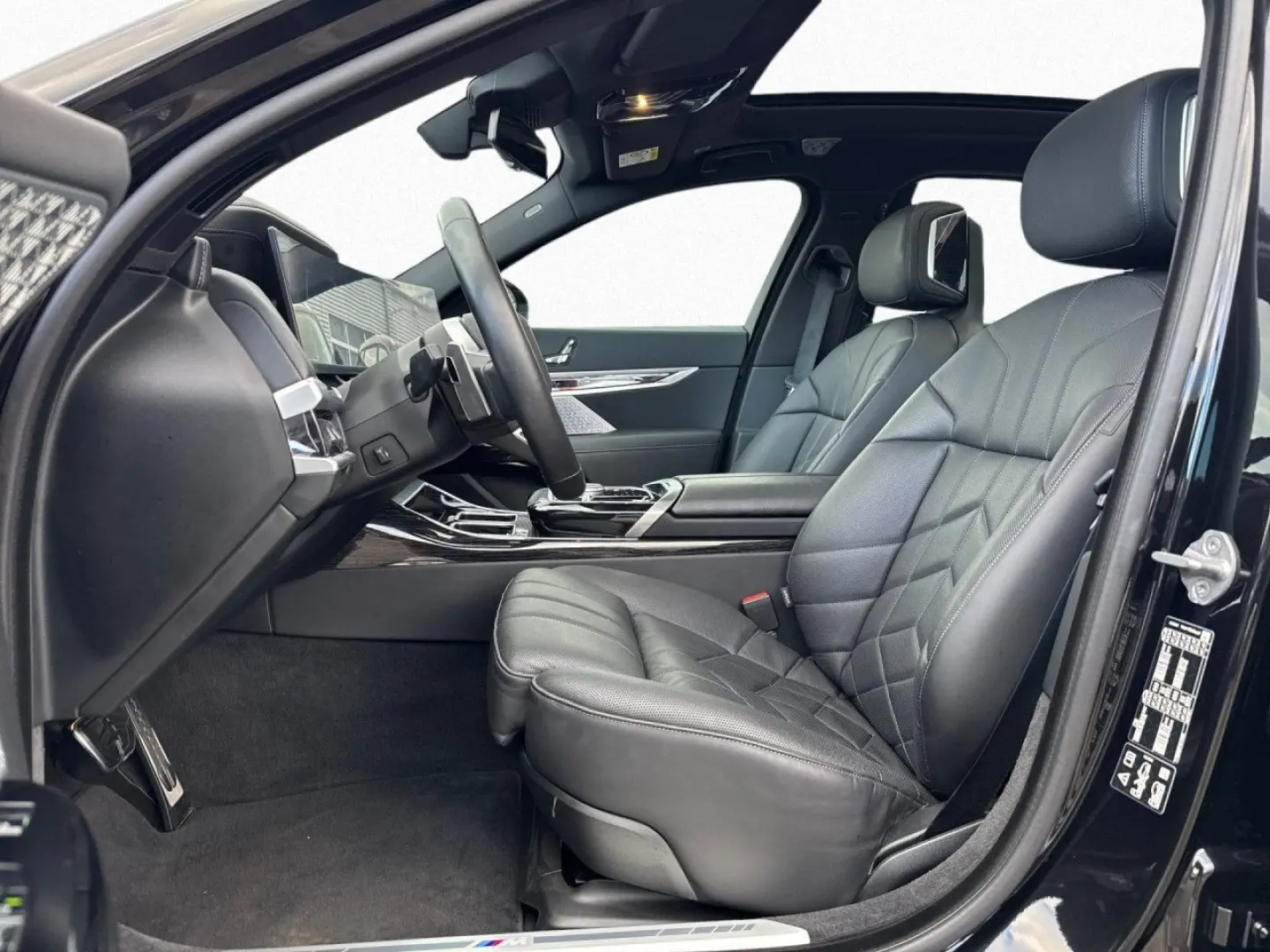 740d xD M SPORT DA PAProf Pano Iconic BW AHK 21