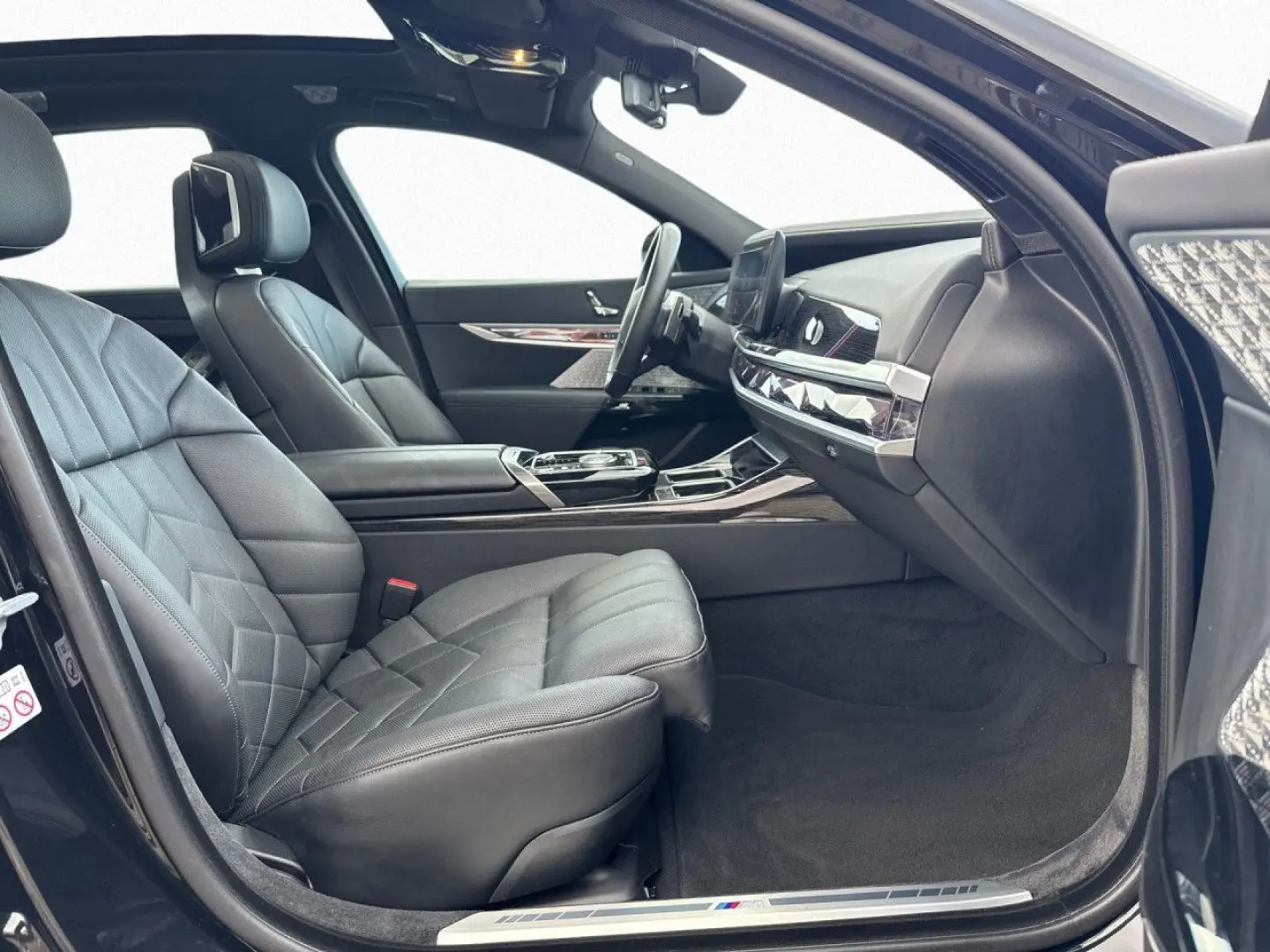 740d xD M SPORT DA PAProf Pano Iconic BW AHK 21