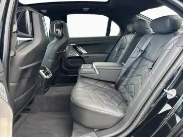 740d xD M SPORT DA PAProf Pano Iconic BW AHK 21