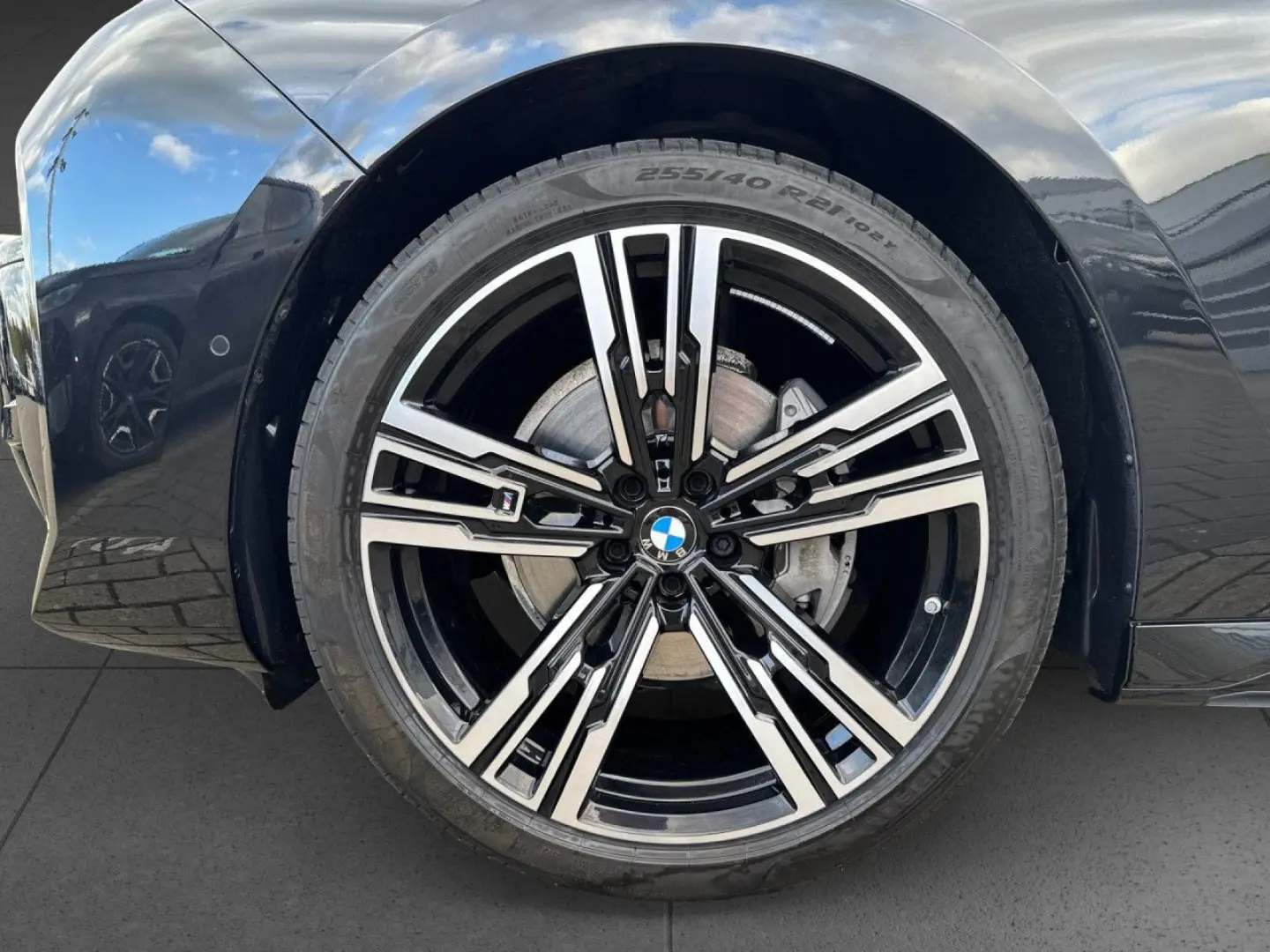 740d xD M SPORT DA PAProf Pano Iconic BW AHK 21