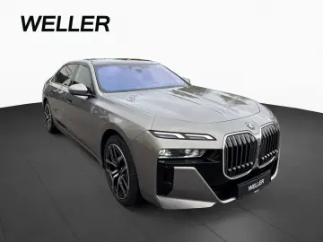 740d xDrive M SPORT SkyL Sthz AHK Autobahn B&W