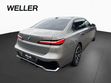 740d xDrive M SPORT SkyL Sthz AHK Autobahn B&W