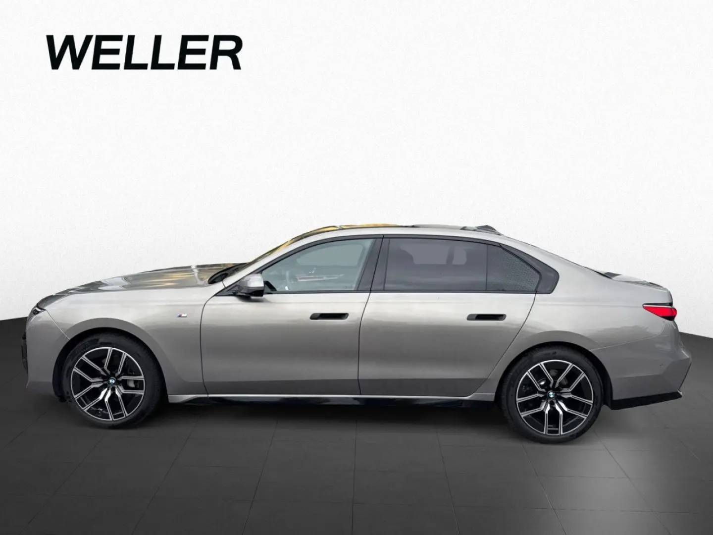 740d xDrive M SPORT SkyL Sthz AHK Autobahn B&W