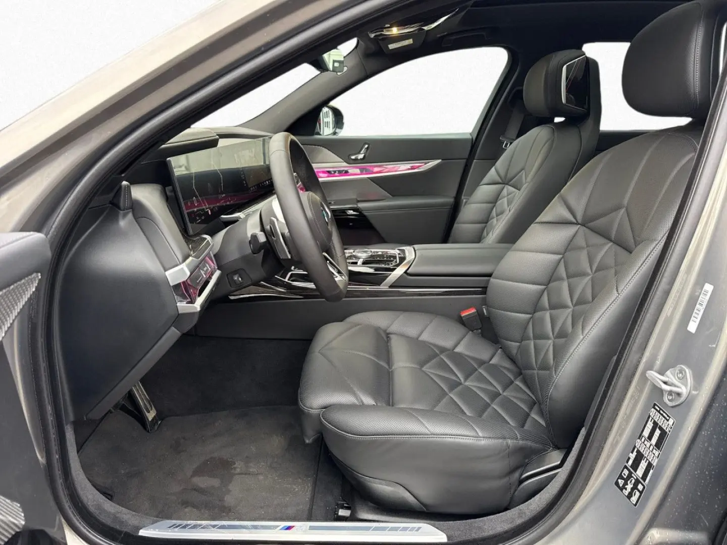 740d xDrive M SPORT SkyL Sthz AHK Autobahn B&W