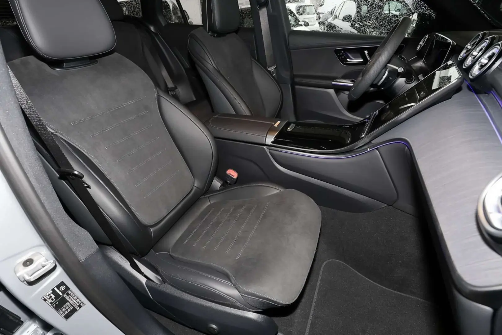 GLC 300 4M DIG-LED 360  Pano AHK Night Distronic