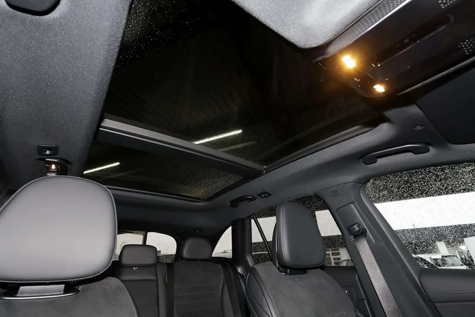 GLC 300 4M DIG-LED 360  Pano AHK Night Distronic