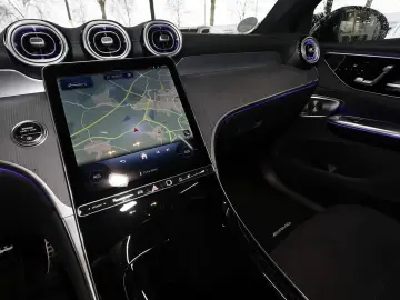 GLC 300 4M DIG-LED 360  Pano AHK Night Distronic