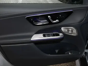 GLC 300 4M DIG-LED 360  Pano AHK Night Distronic