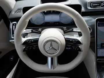 S 450 d 4M L AMG-Sport Pano Burm HUD Distr Airm