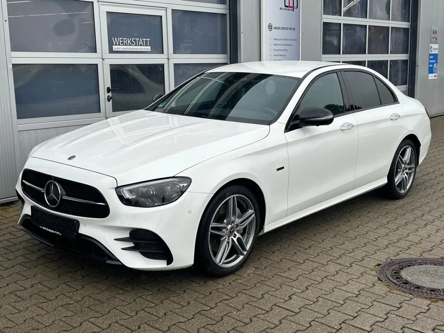 E 220 d AMG Line Night 360  AHK Multibeam ACC