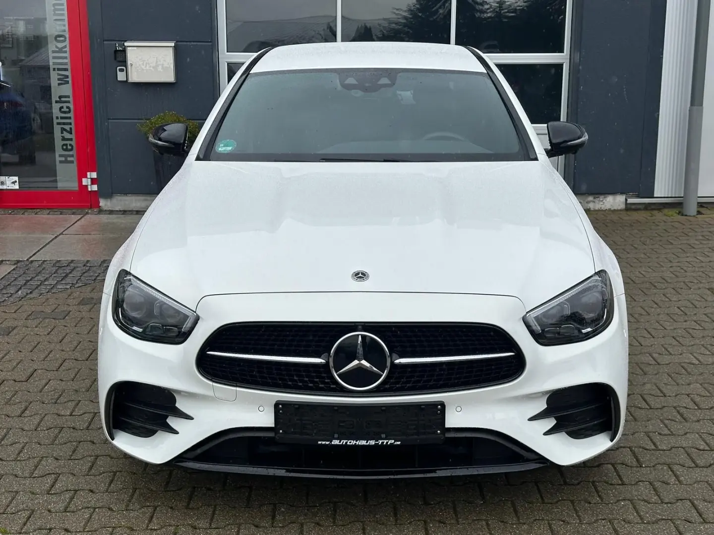 E 220 d AMG Line Night 360  AHK Multibeam ACC