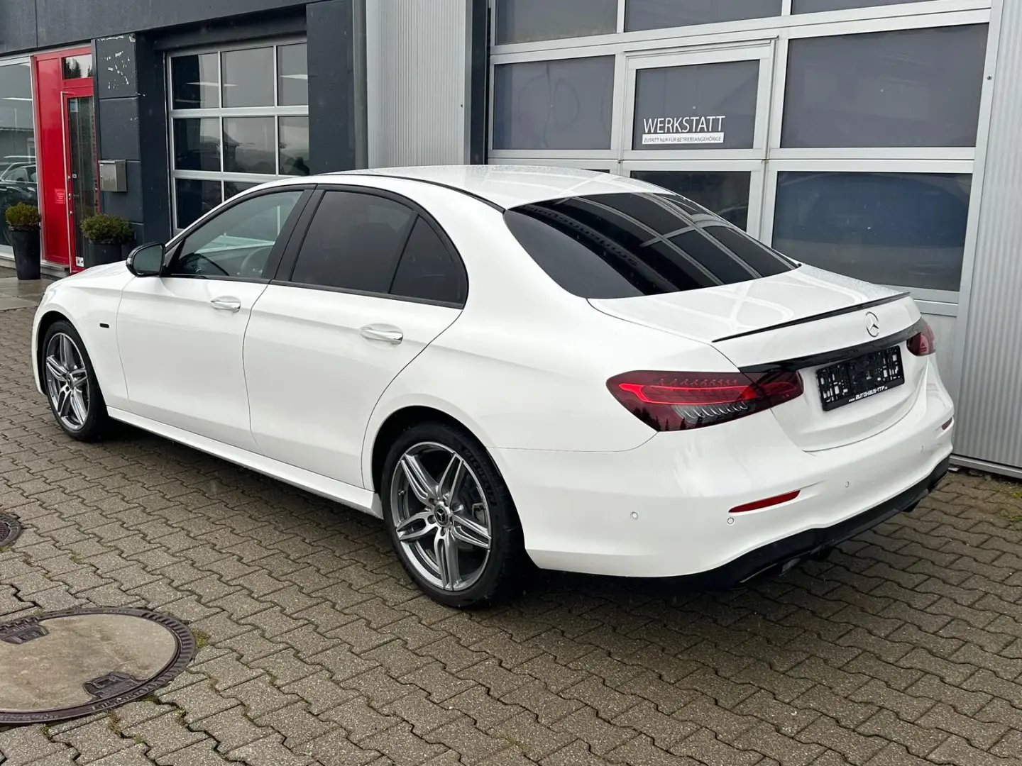 E 220 d AMG Line Night 360  AHK Multibeam ACC