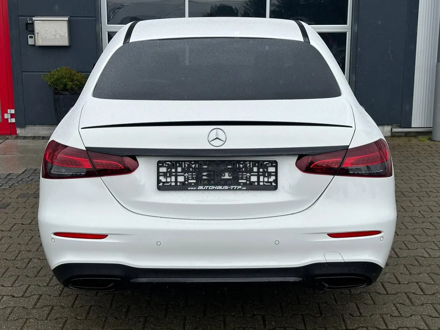 E 220 d AMG Line Night 360  AHK Multibeam ACC