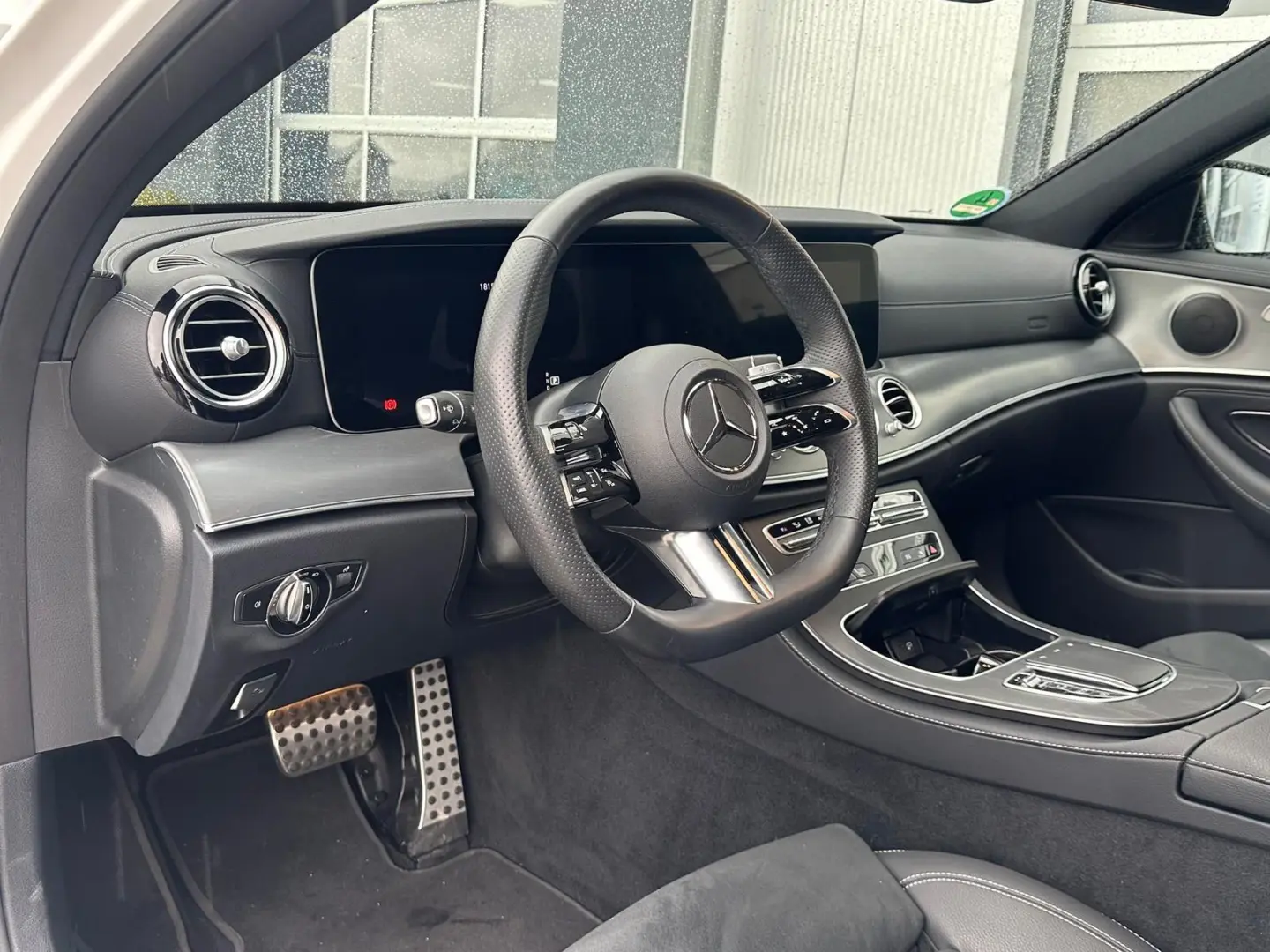 E 220 d AMG Line Night 360  AHK Multibeam ACC