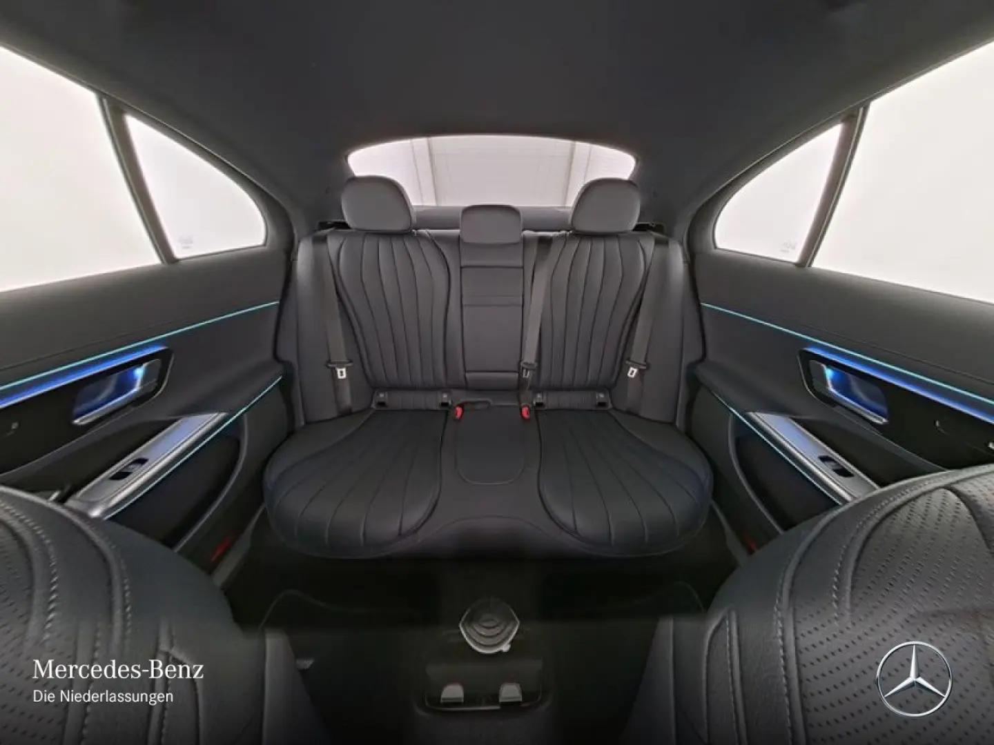 E 220 d AMG Advanced SUPERSCREEN DISTR LED MBUX