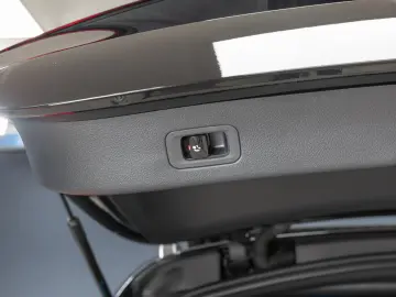 GLC 300 e 4M AMG DIG.LIGHT Pano AHK Distro 360