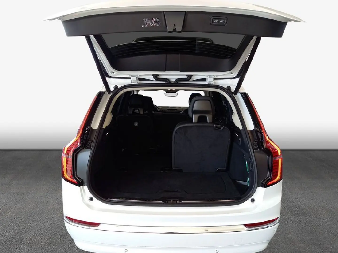 XC90 B5 B AWD Plus Bright Ventilation Bowers 360