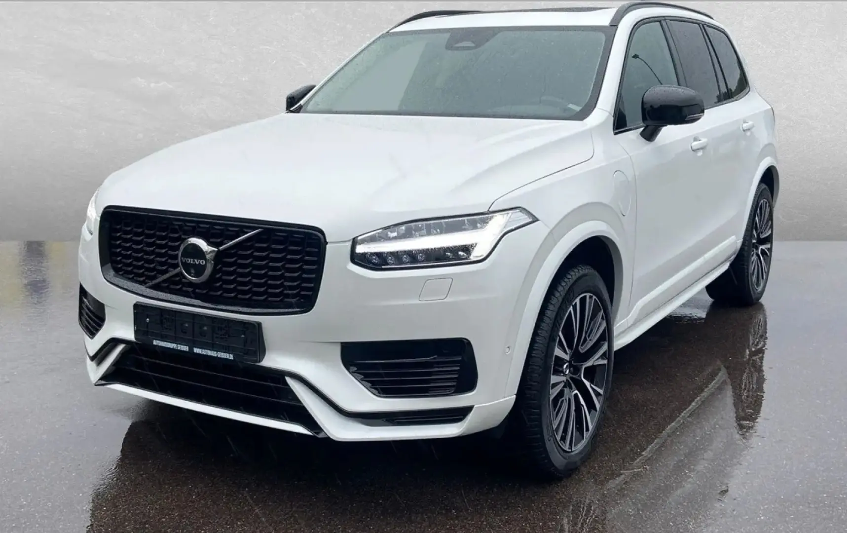 XC90 T8 AWD Recharge Plus Dark 7-Sitzer AHK ACC