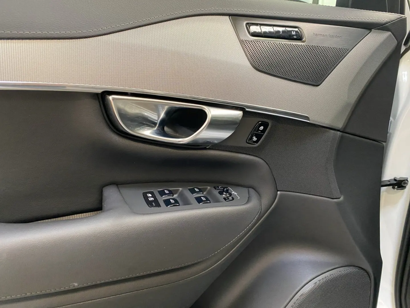 XC90 T8 Twin Engine (E6e) Plus Bright Recharge