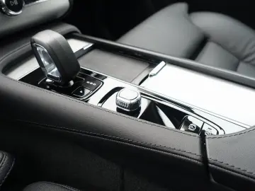 XC90 Plus  T8 AWD 360  HeadUP Pano H&K BLIS