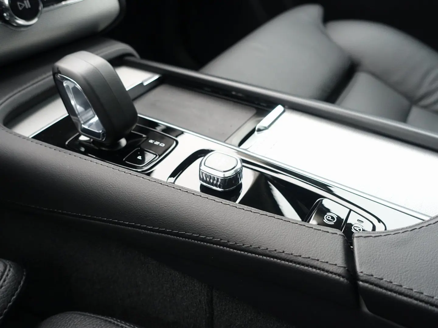 XC90 Plus  T8 AWD 360  HeadUP Pano H&K BLIS