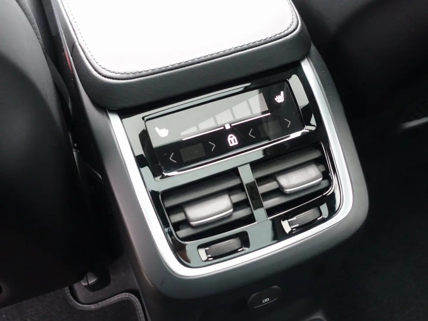 XC90 Plus  T8 AWD 360  HeadUP Pano H&K BLIS