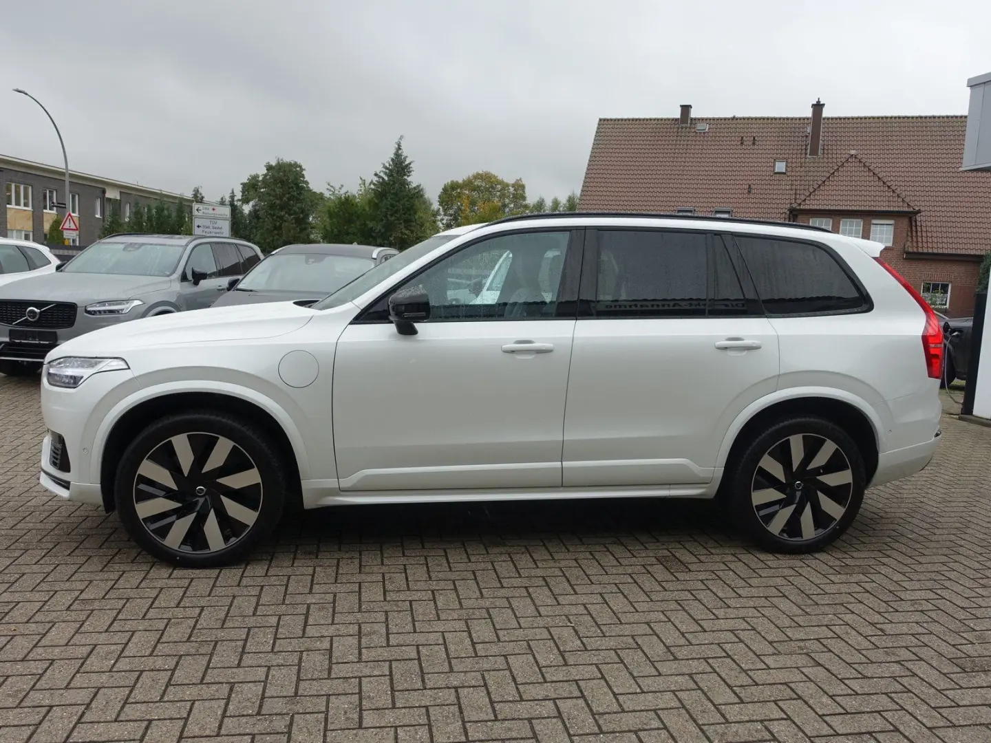 XC90 Plus Dark T8 AWD Plug-inHybrid AHK 360  H&K