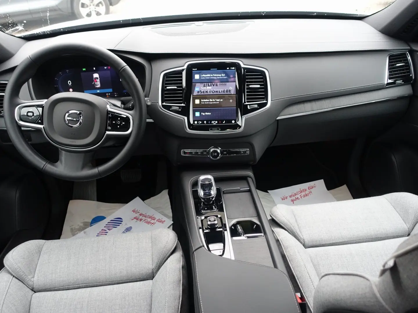 XC90 Plus Dark T8 AWD Plug-inHybrid AHK 360  H&K