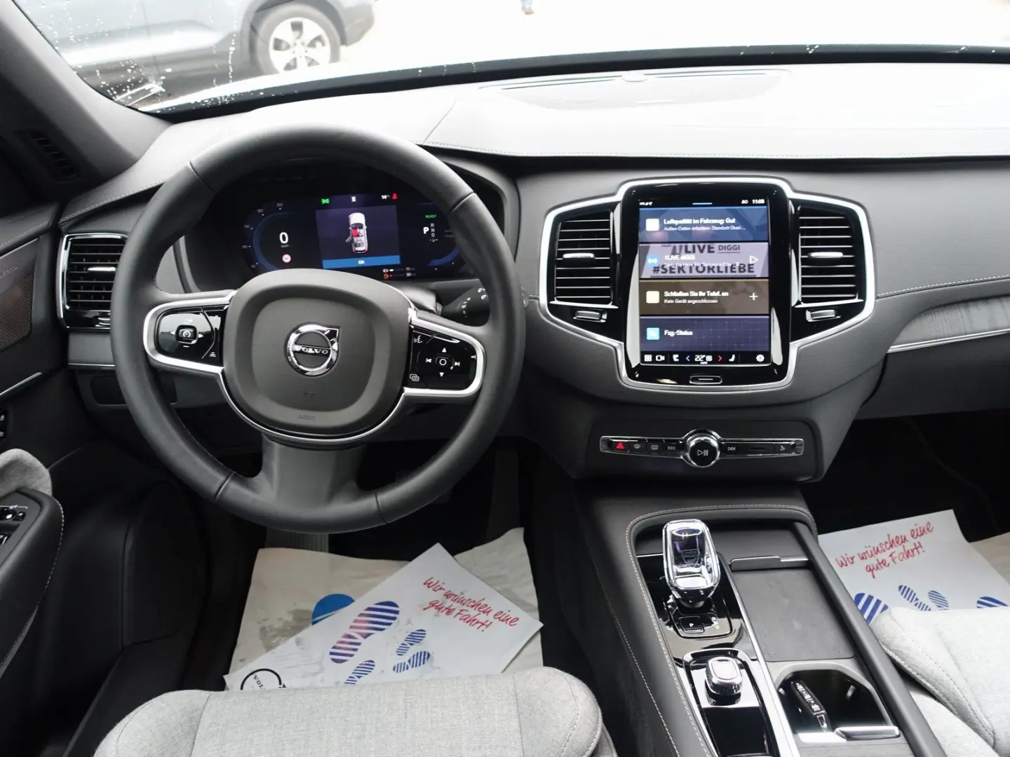 XC90 Plus Dark T8 AWD Plug-inHybrid AHK 360  H&K