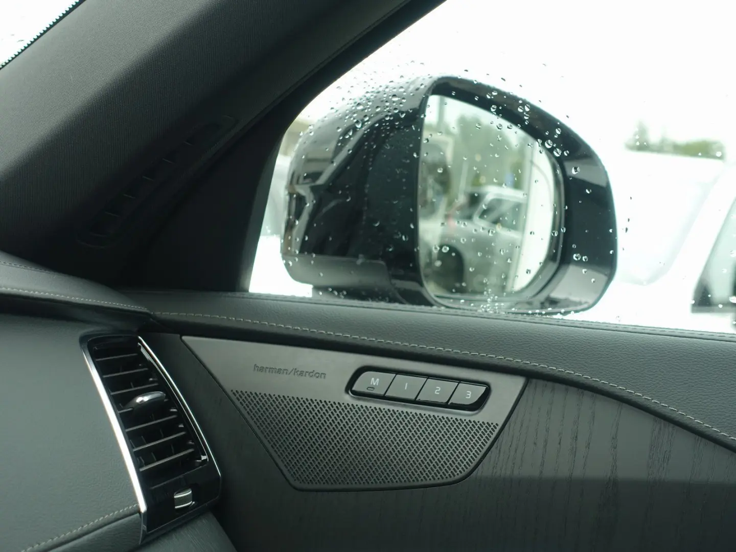 XC90 Plus Dark T8 AWD Plug-inHybrid AHK 360  H&K