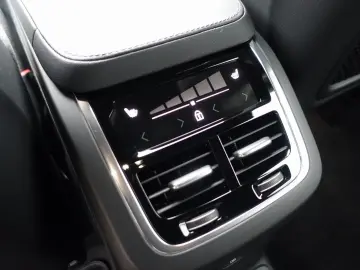 XC90 Plus Dark T8 AWD Plug-inHybrid AHK 360  H&K