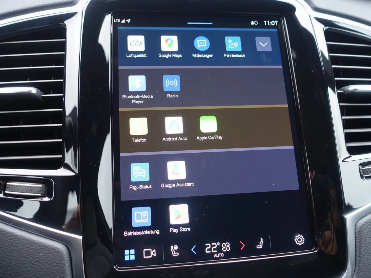 XC90 Plus Dark T8 AWD Plug-inHybrid AHK 360  H&K