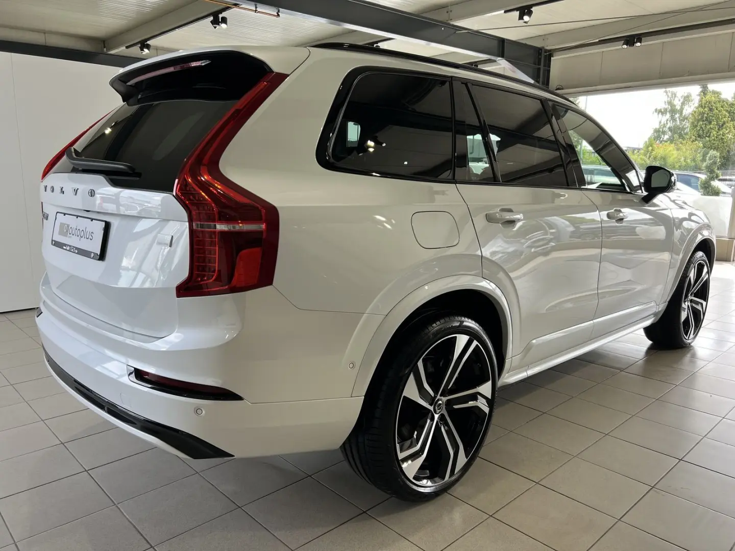 XC90 T8 Ultimate Dark Recharge AWD B&W