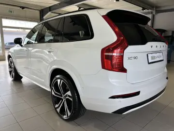 XC90 T8 Ultimate Dark Recharge AWD B&W
